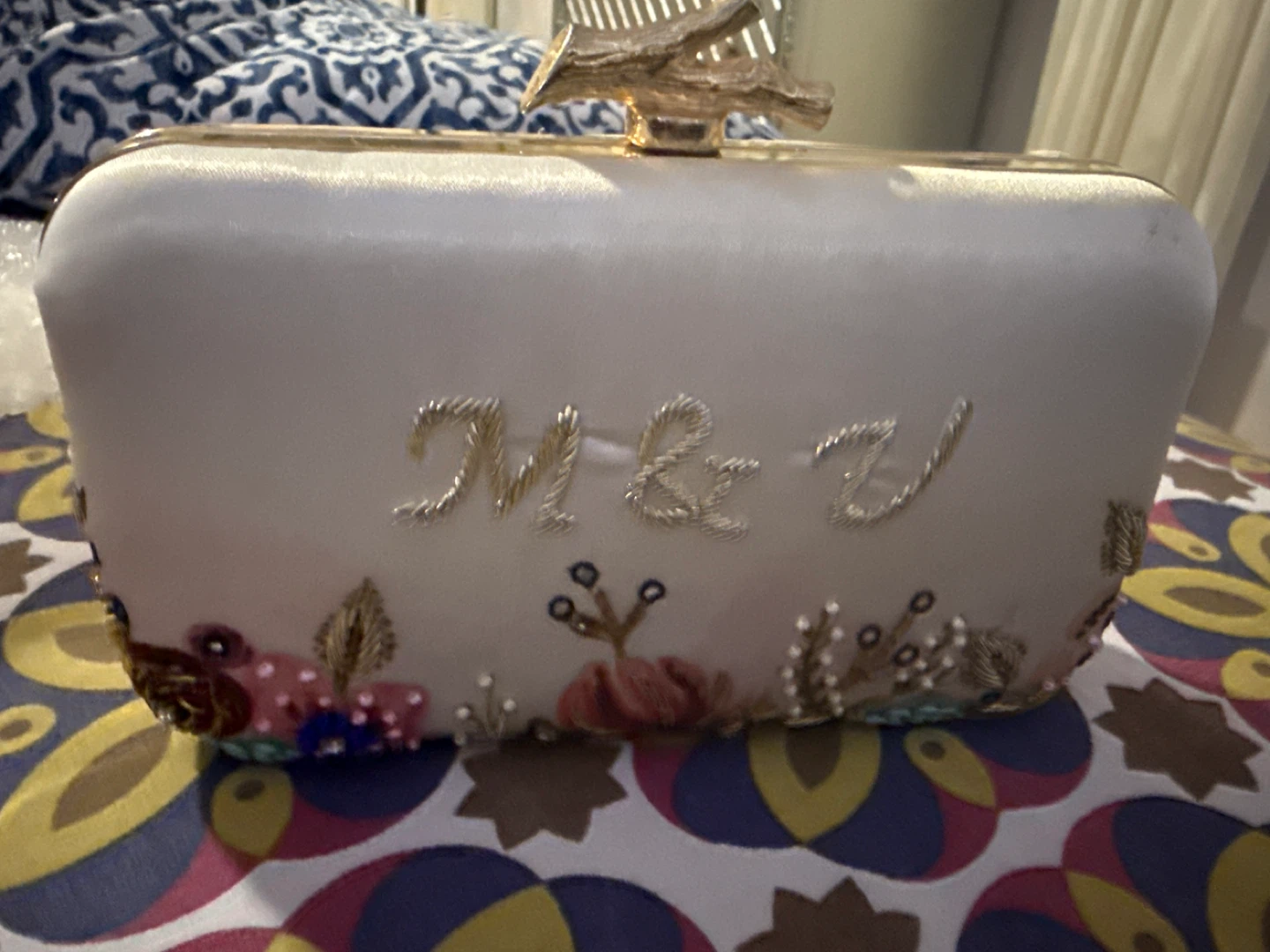 Elegant Embroidered Clutch 🥕