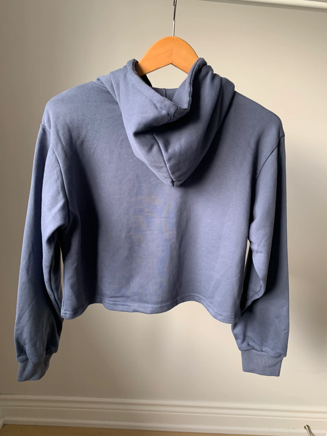 Blue Cropped “BOSTON” Hoodie – New, Relaxed Fit - photo 4