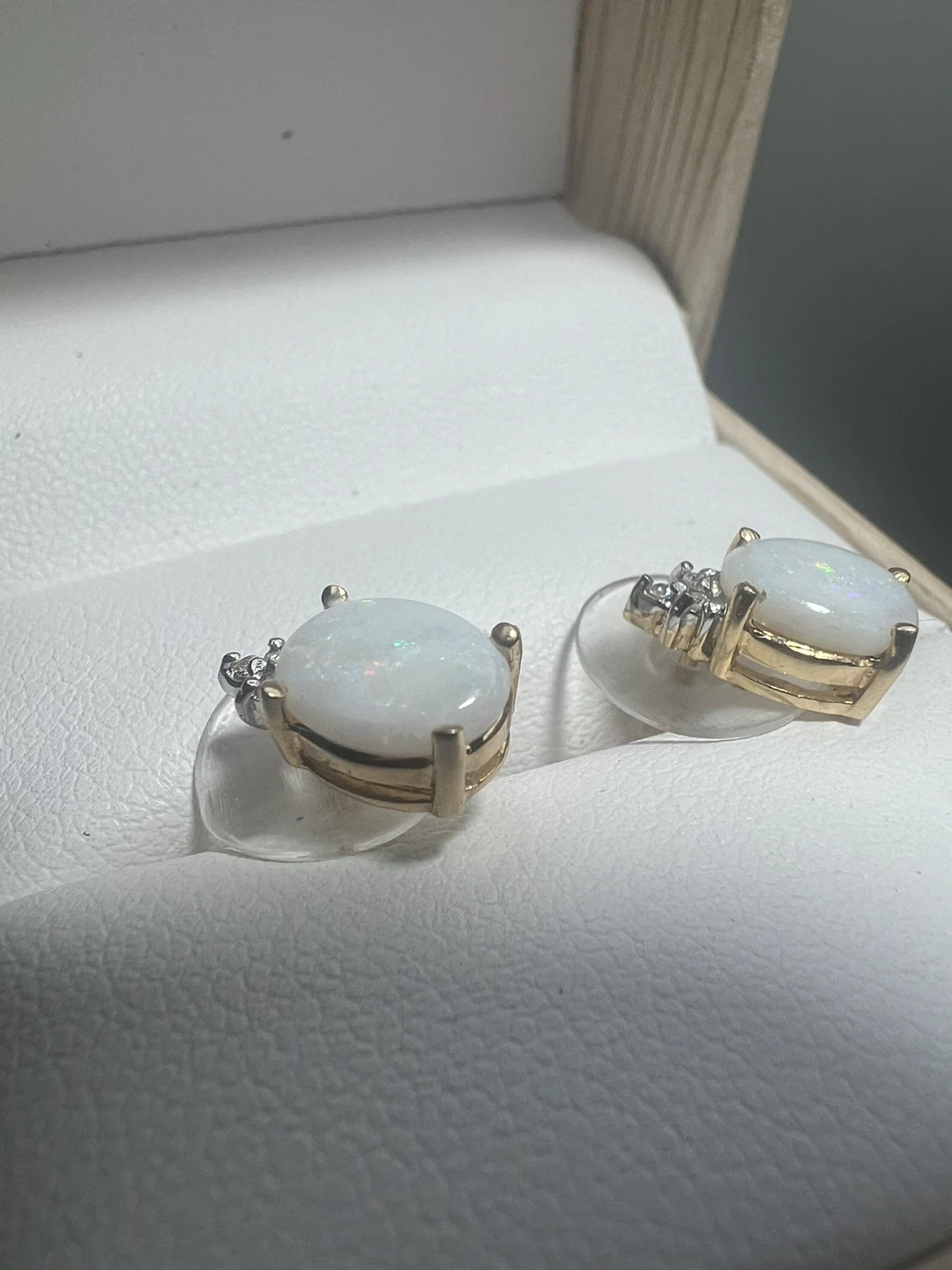 14 k Opal stud earrings with diamonds - photo 2