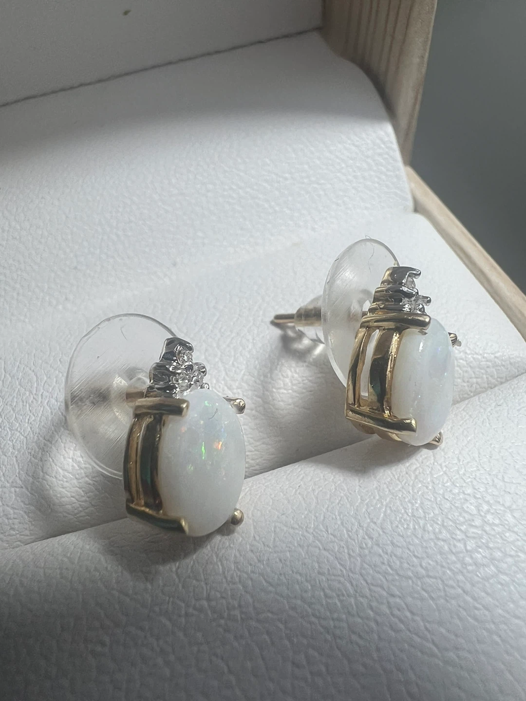 14 k Opal stud earrings with diamonds - photo 3