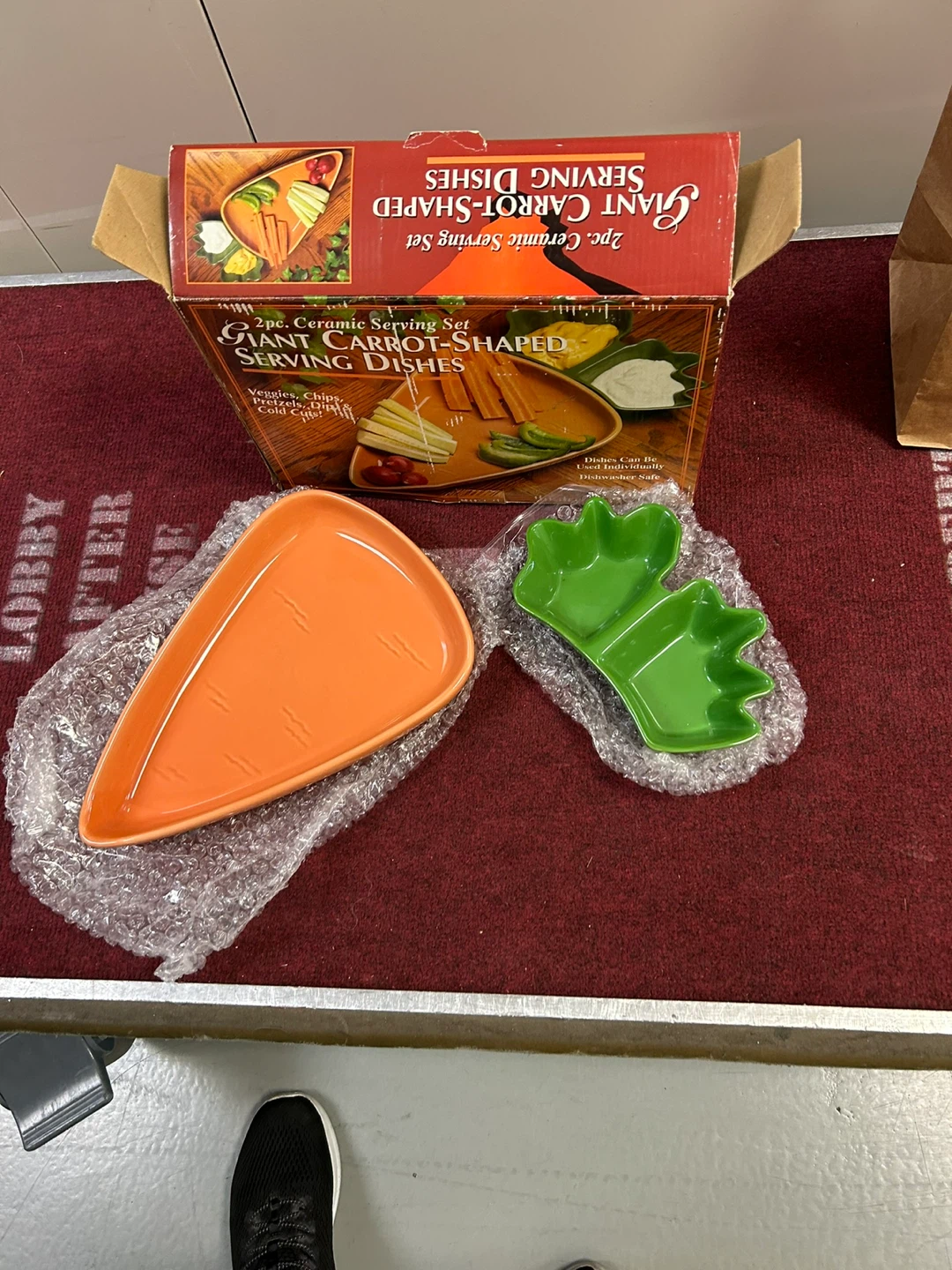Giant Carrot-Shaped Serving Dishes - 2pc Ceramic Set