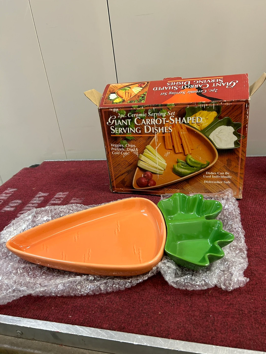 Giant Carrot-Shaped Serving Dishes - 2pc Ceramic Set - photo 3