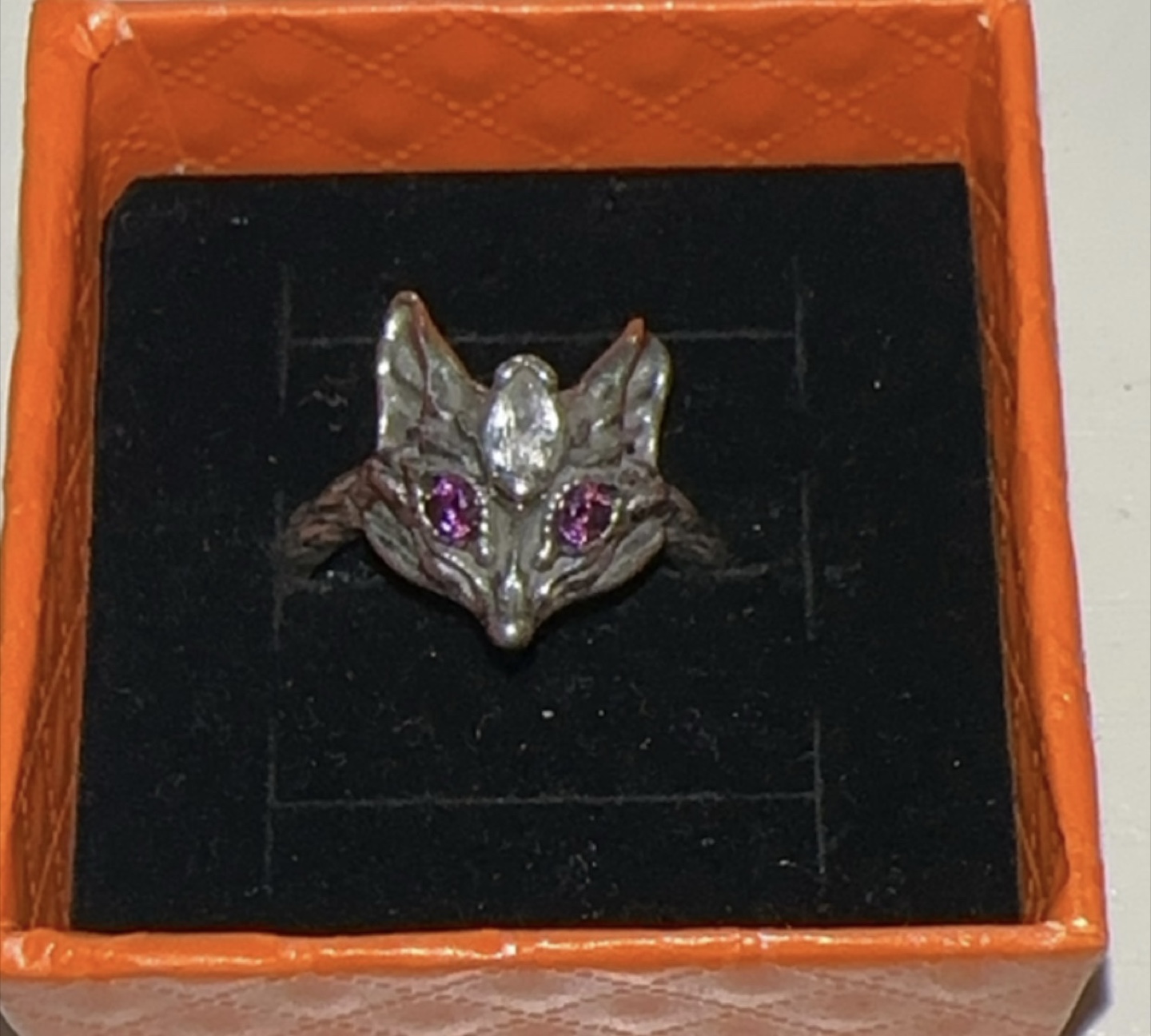 Fox garnet eyes ring