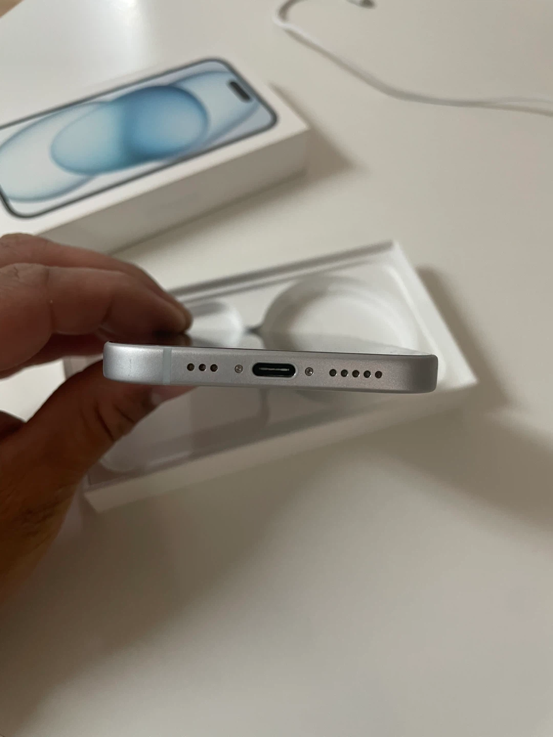iPhone 15 - photo 4