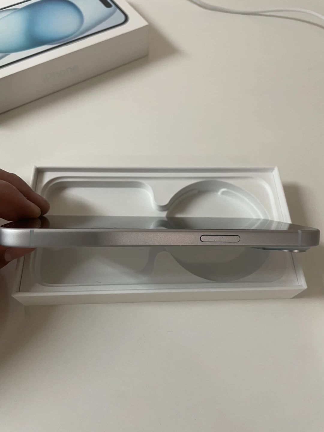 iPhone 15 - photo 3