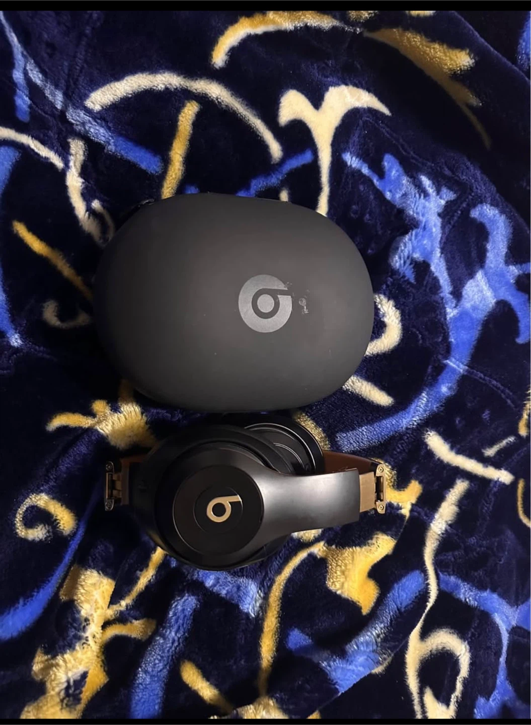 Beats Studio3 Wireless Headphones - Black golden