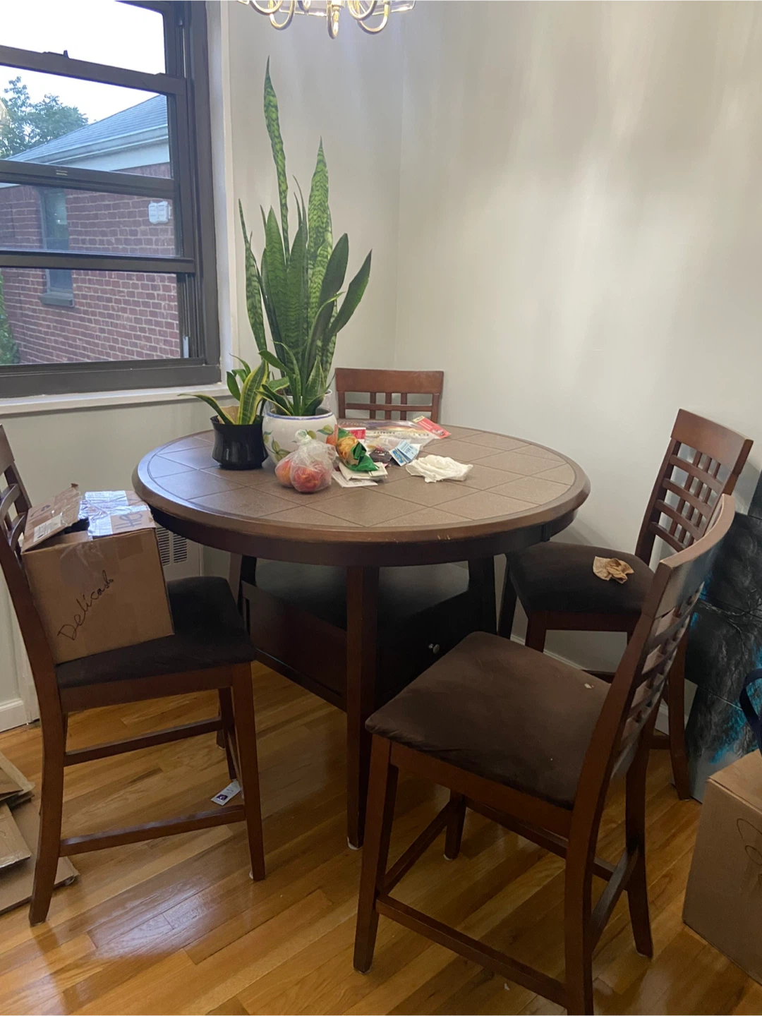 Round Dining Table with 4 Chairs