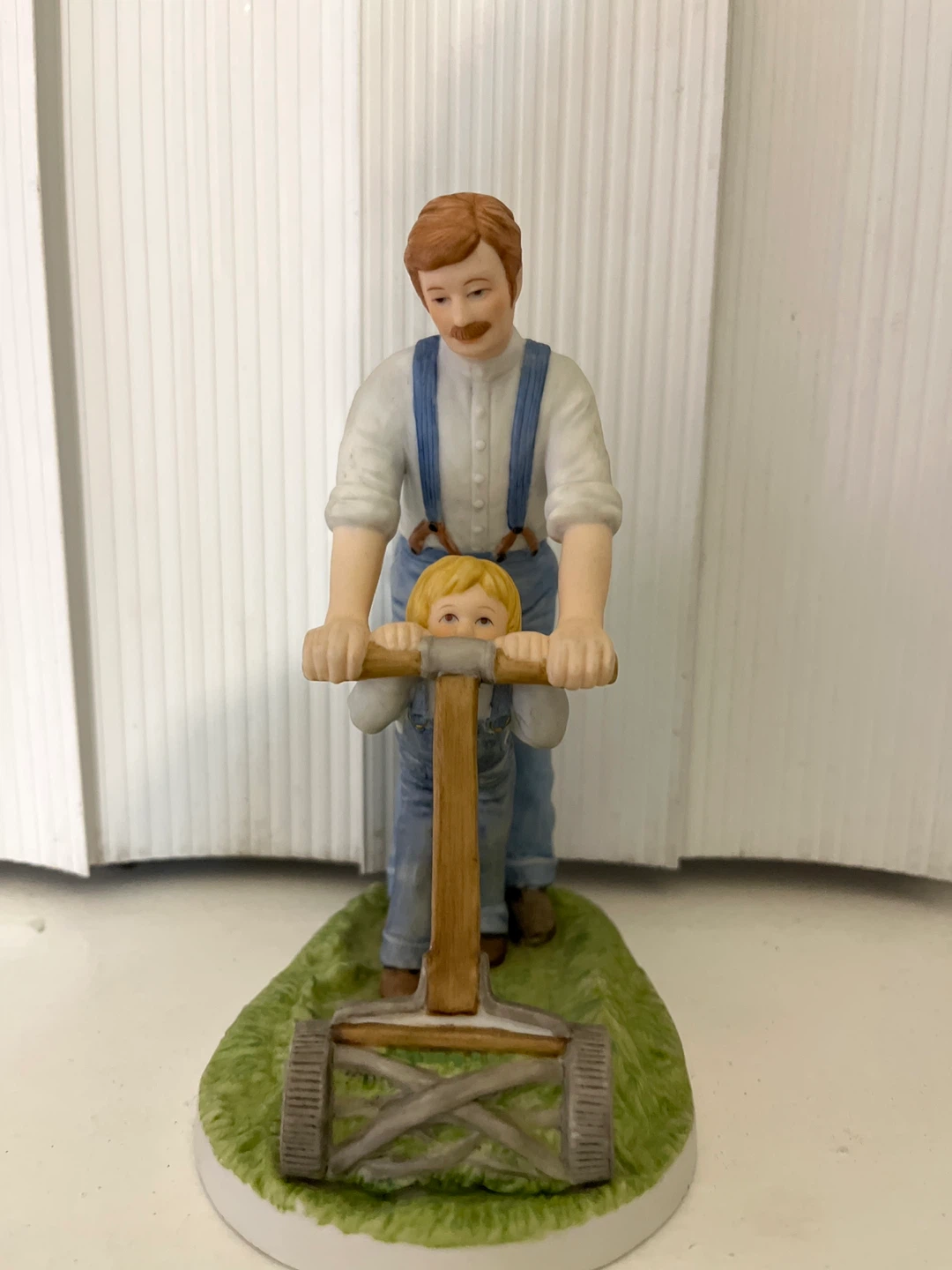 Collectible "Helping Dad" Figurine - photo 3