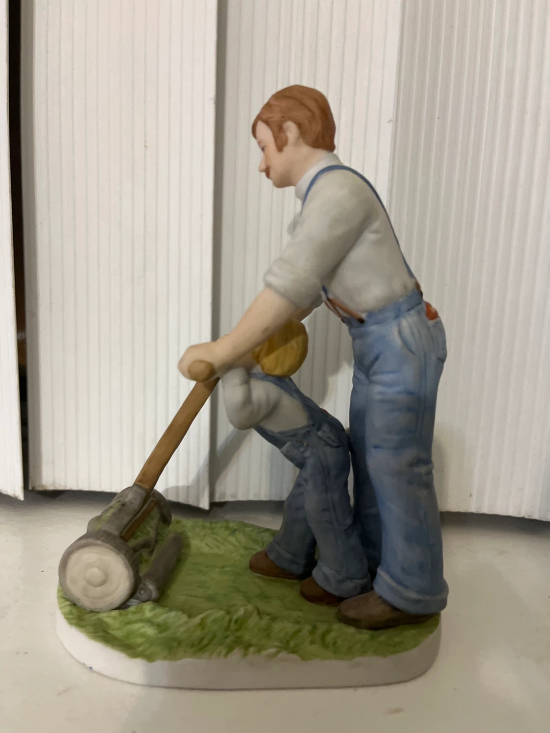 Collectible "Helping Dad" Figurine - photo 2
