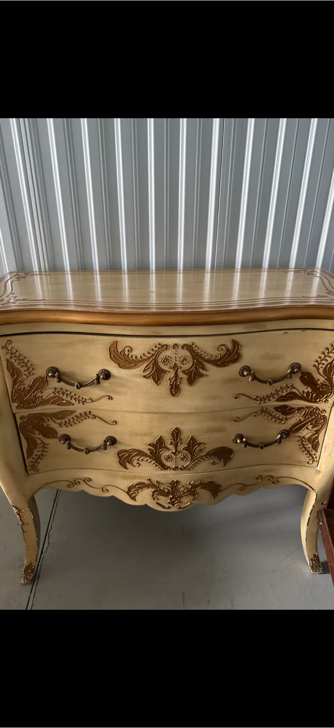 Vintage French style Ornate 2 - Drawer Dresser - photo 4