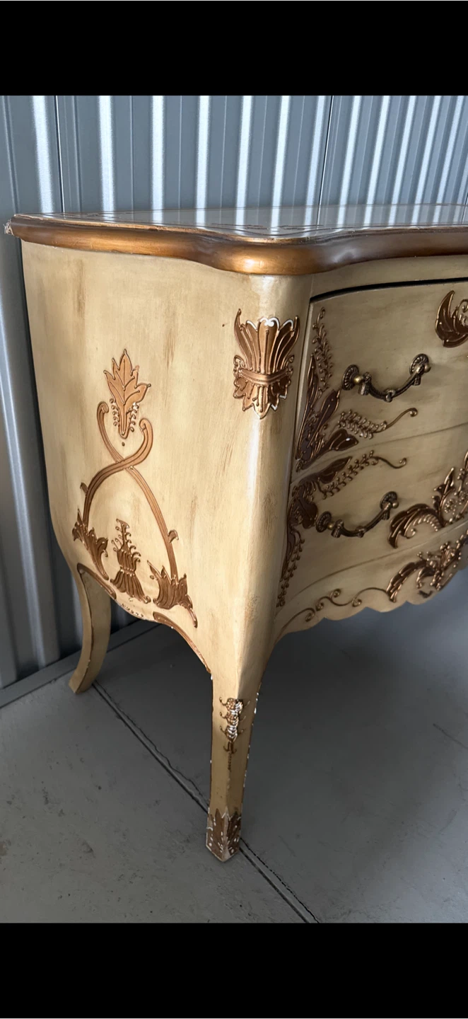 Vintage French style Ornate 2 - Drawer Dresser - photo 3