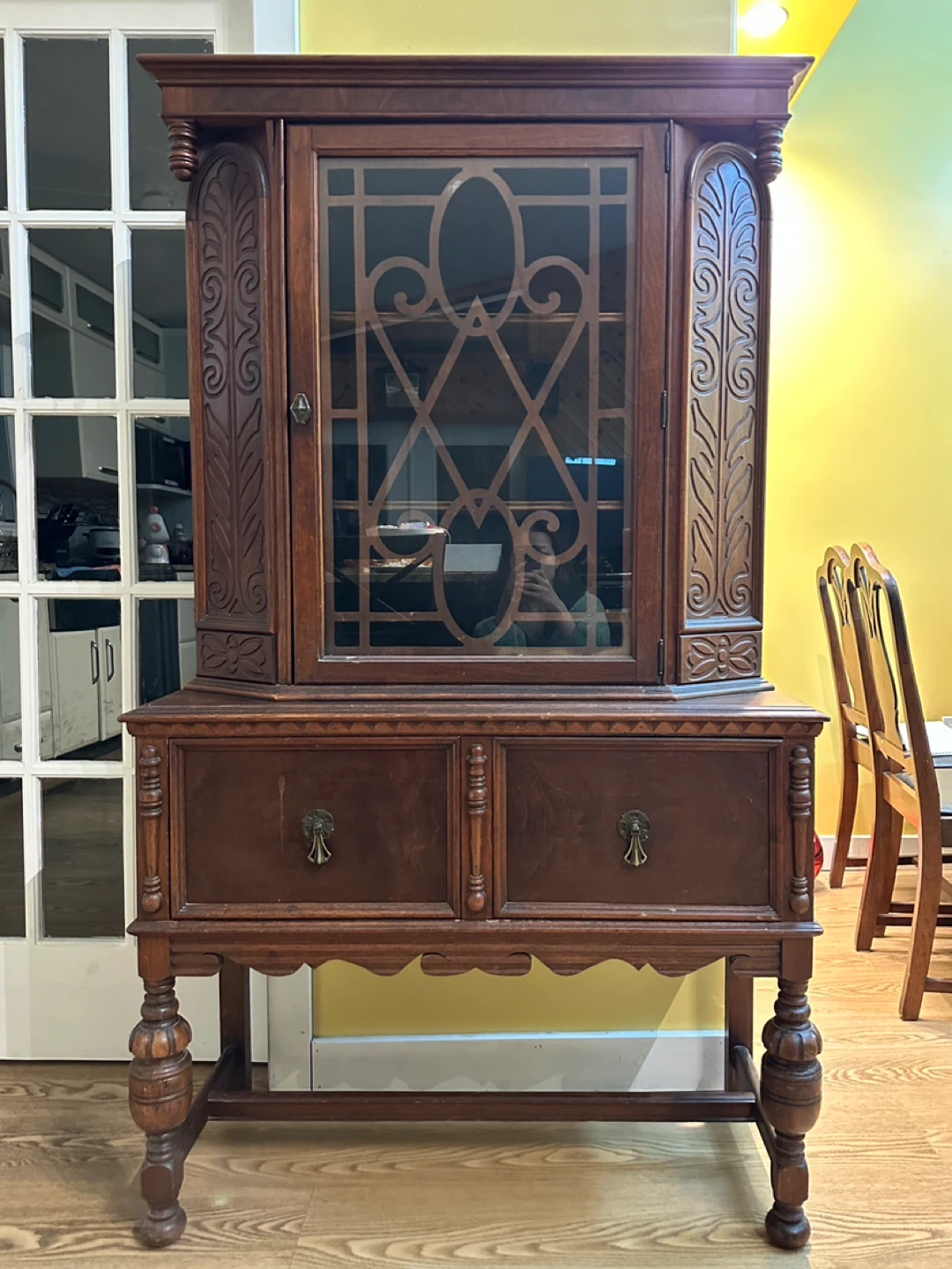 Elegant Solid Wood Antique China Display Cabinet (CAN DELIVER)