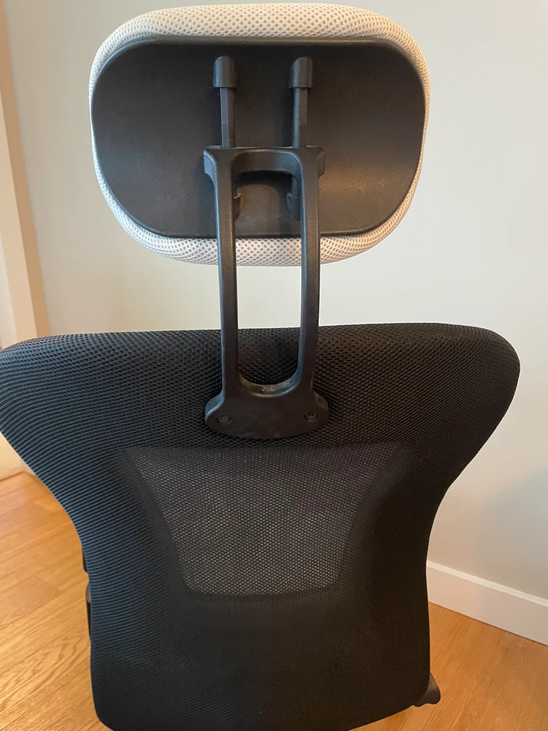 Ergonomic Office Chair - White & Black - photo 3