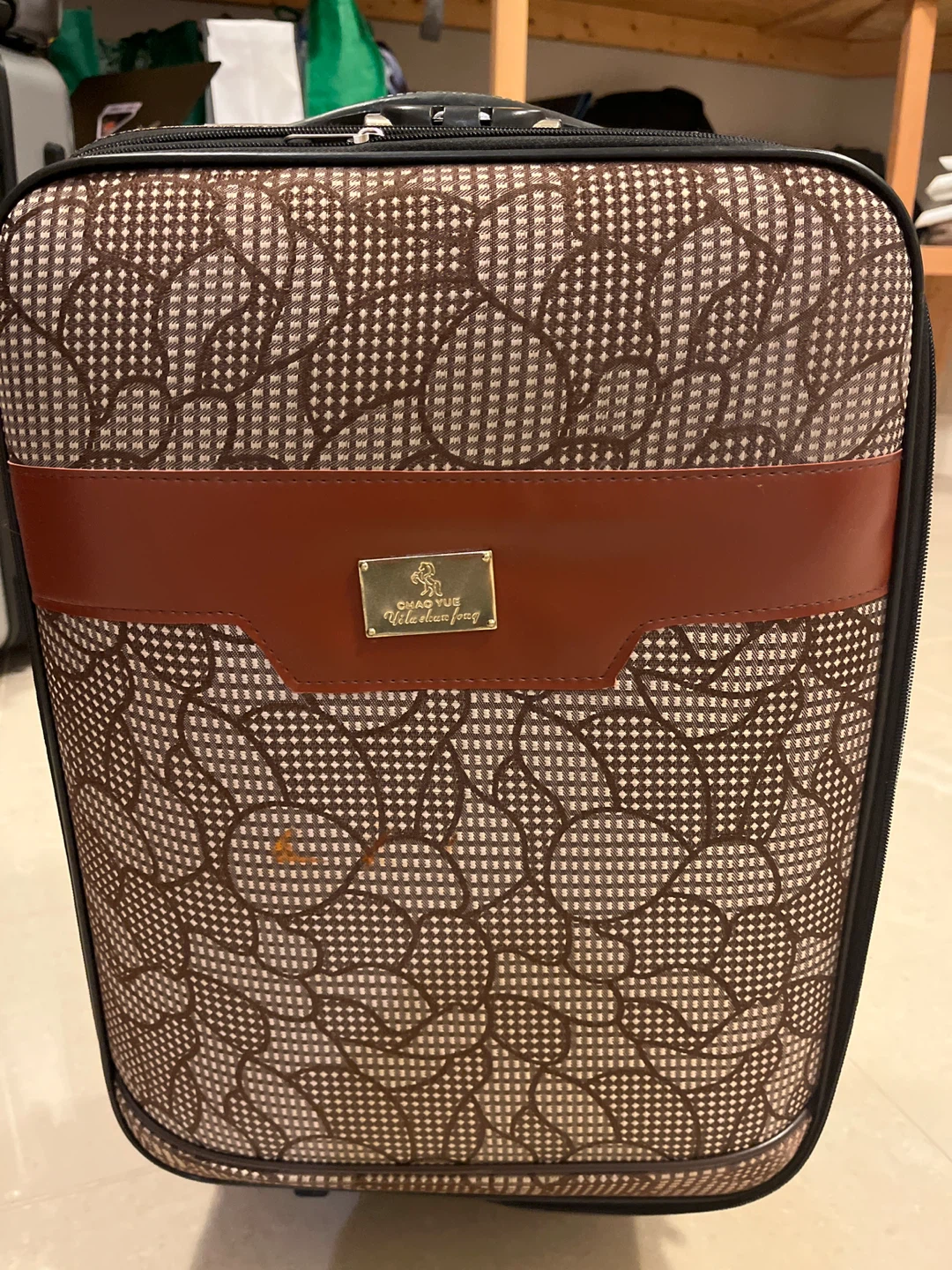 Chao Yue Yi La Shun Feng Suitcase