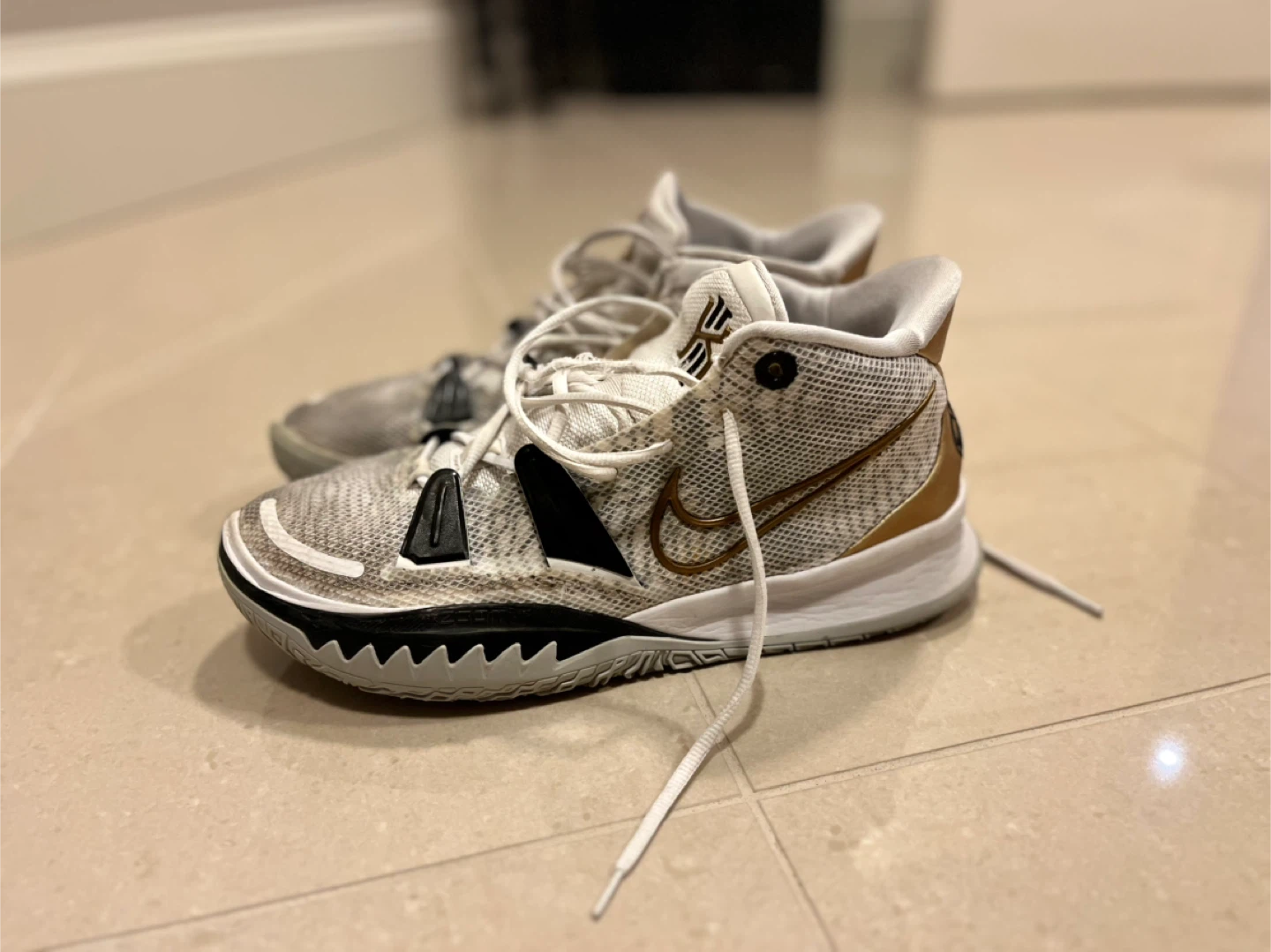 Nike Kyrie Flytrap 4 Basketball Shoes - Size 9.5 - photo 3