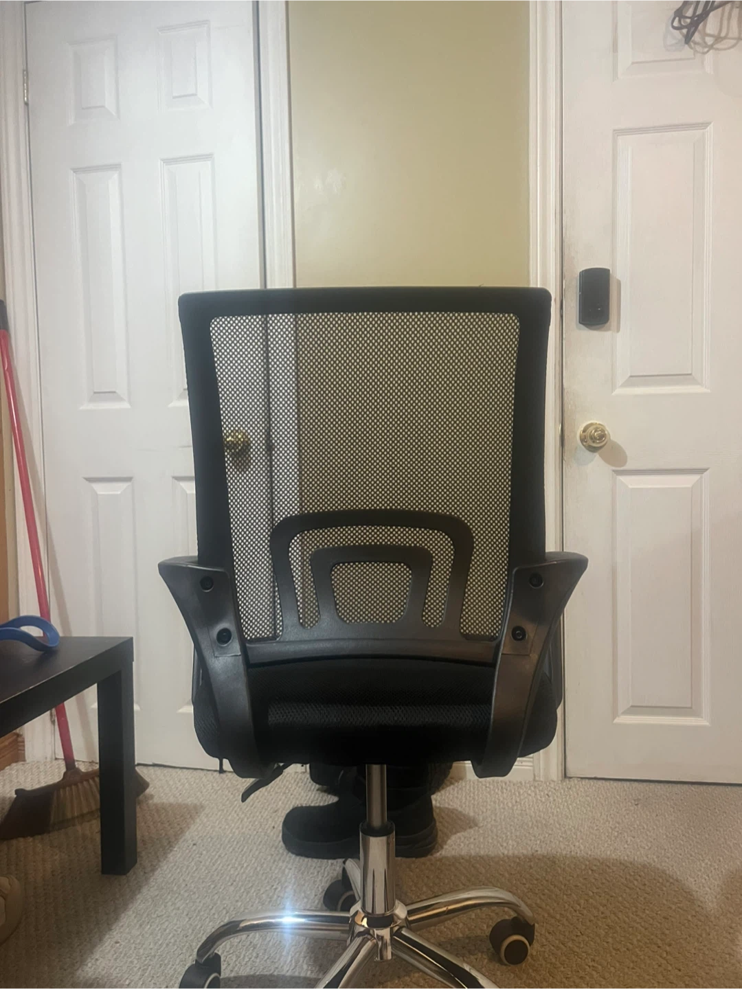 Black Mesh Office Chair - photo 2