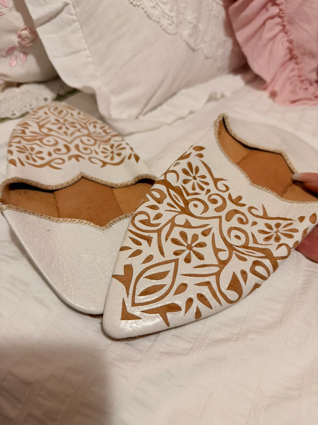 Moroccan Babouche Slippers from The Cross  - White, Size XL