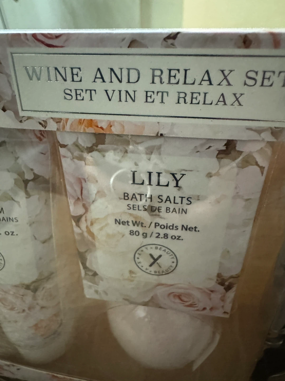 Wine and Relax Set - Lily Hand Cream & Bath Salts - photo 2