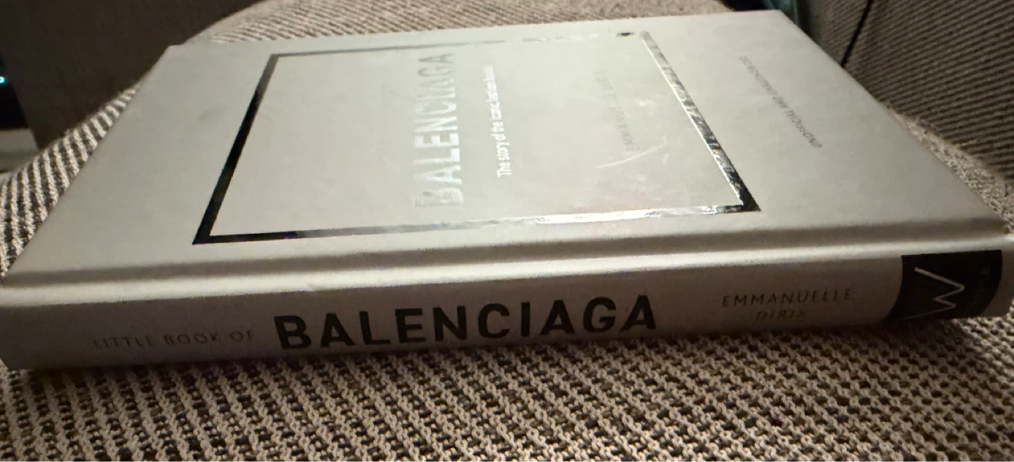 Little Book of Balenciaga by Emmanuelle Dirix - photo 2