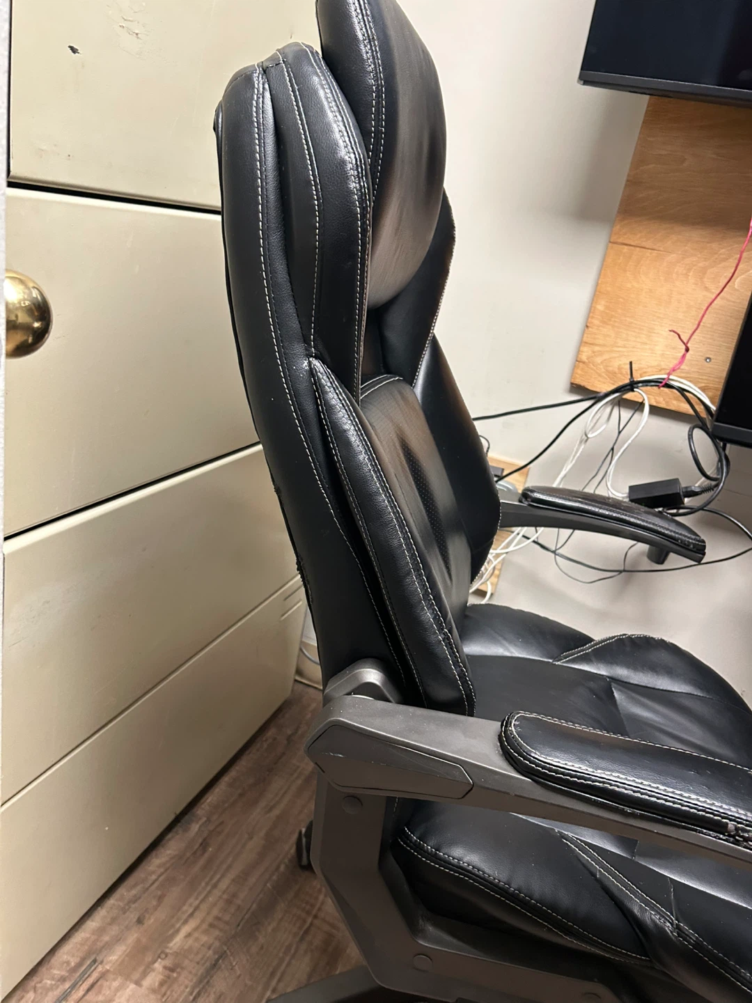 Black Office Chair - photo 4