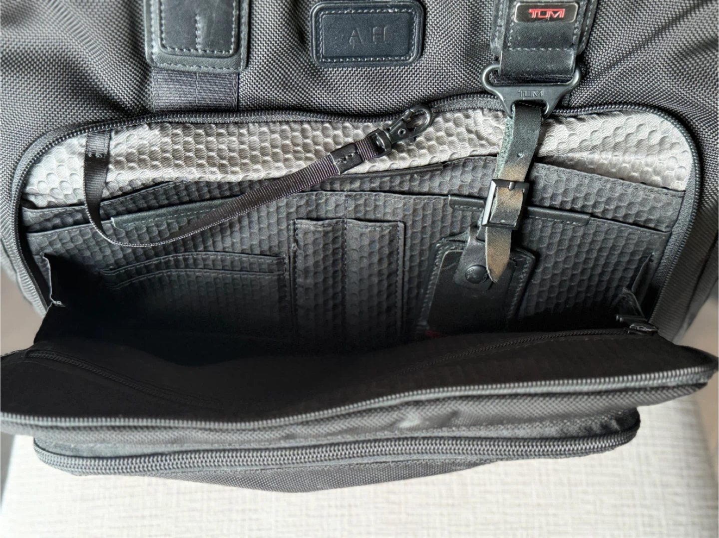 TUMI Black Laptop/Briefcase - photo 5