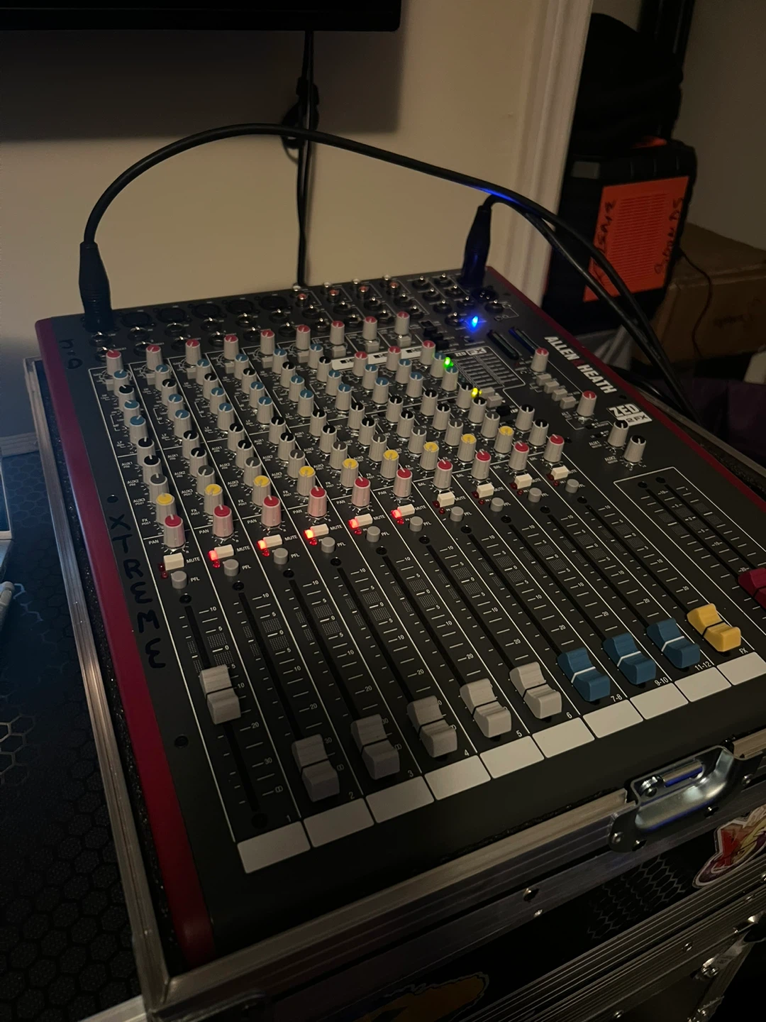 Allen & Heath Zed Power 12fx Mixer - photo 2