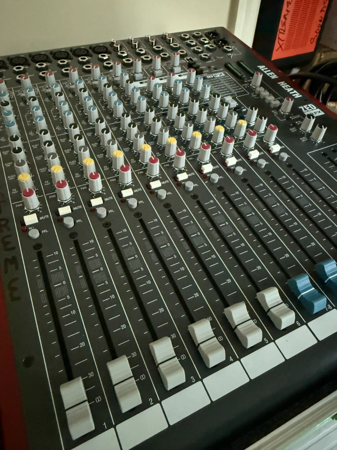 Allen & Heath Zed Power 12fx Mixer
