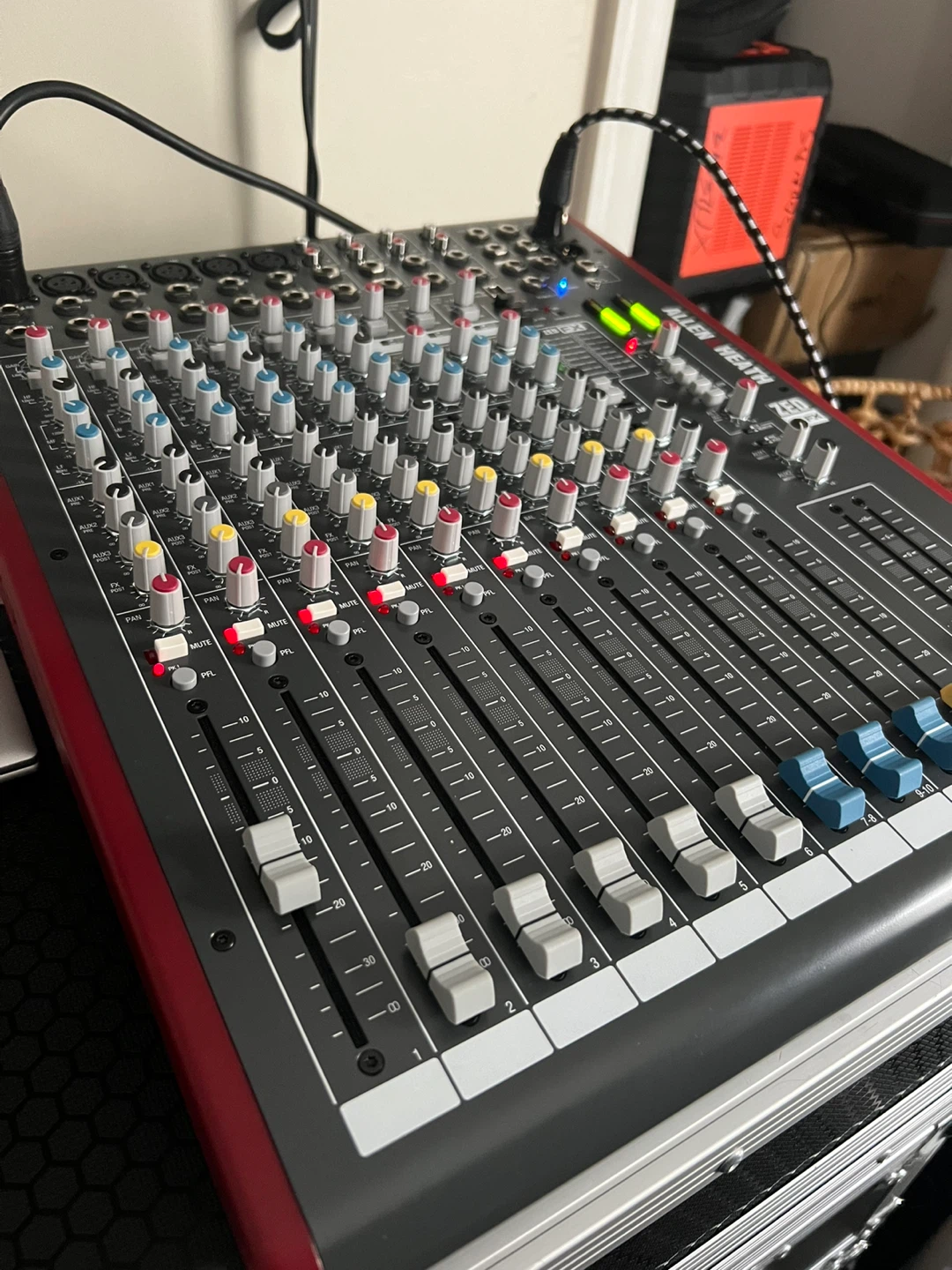 Allen & Heath Zed Power 12fx Mixer - photo 3