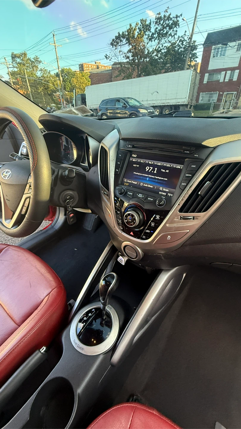 Red Hyundai Veloster 2015 - photo 5