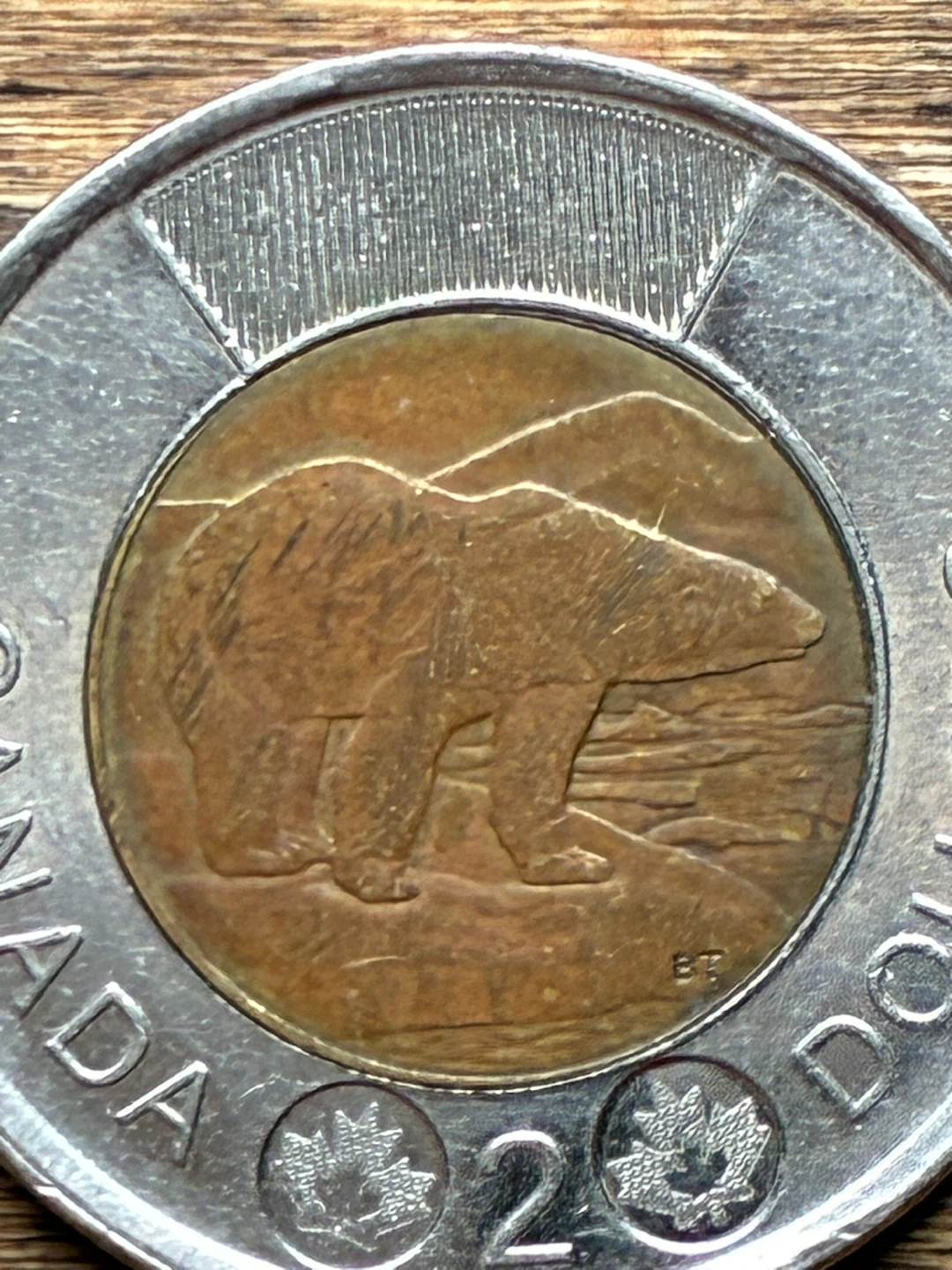 $3.50  Error 2012 toonie Canada coin money collectible wear tear - photo 3
