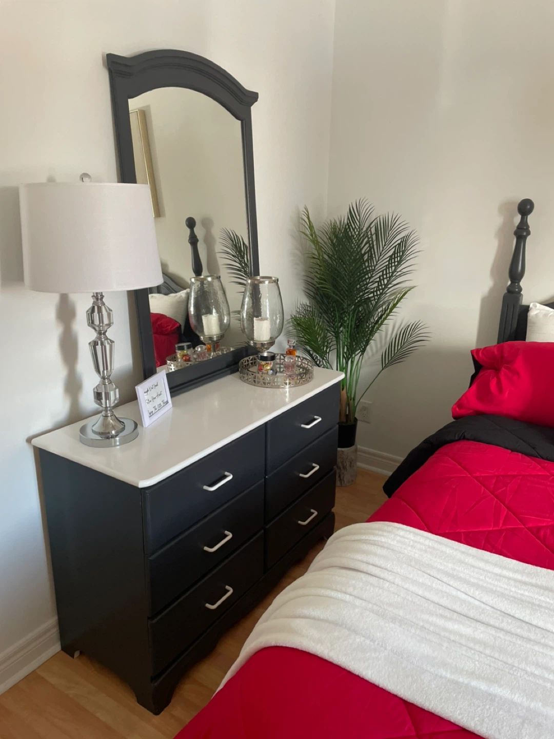 Queen bedroom set and more - photo 2