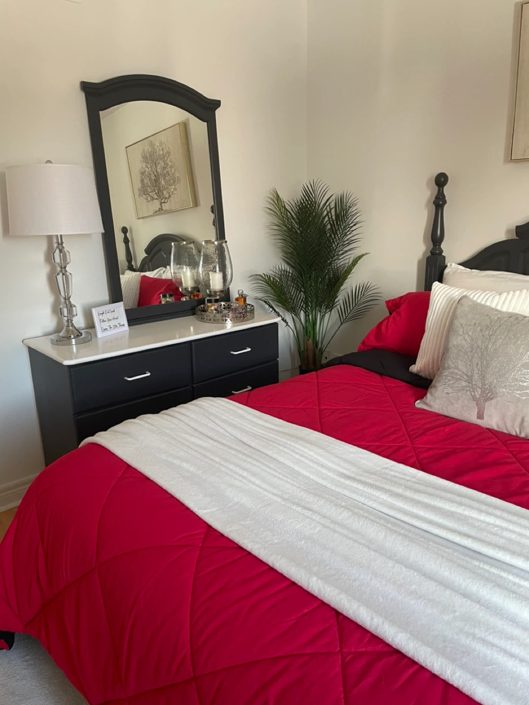 Queen bedroom set and more - photo 5