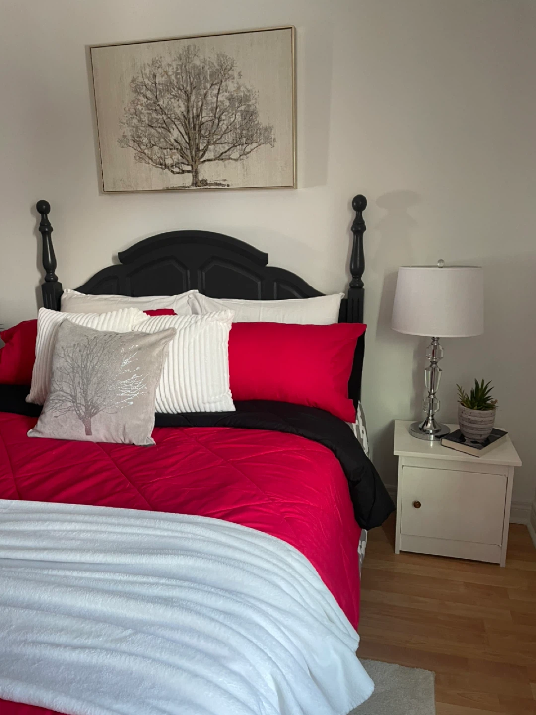 Queen bedroom set and more - photo 4