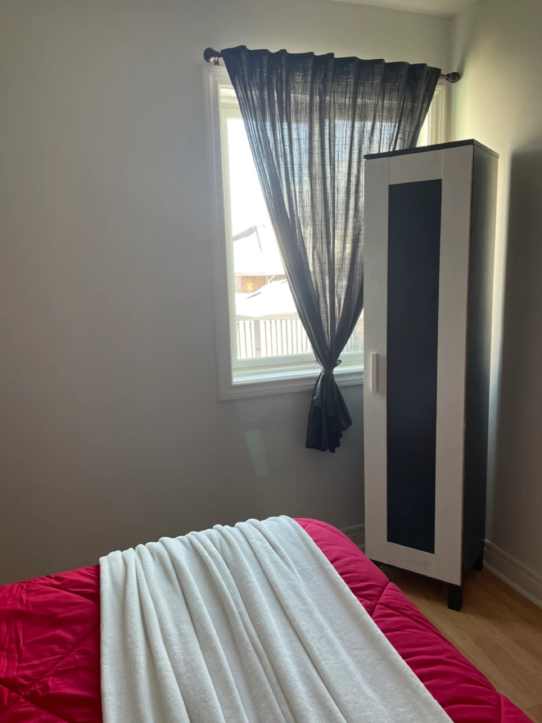 Queen bedroom set and more - photo 3