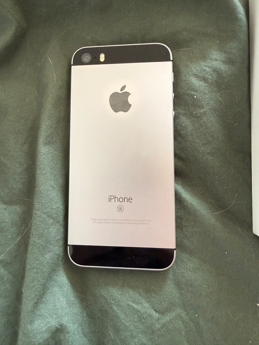 iPhone SE - photo 4
