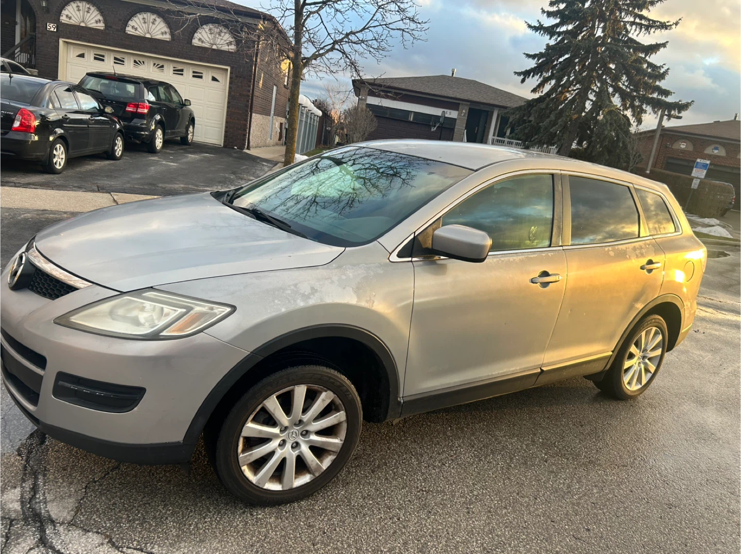 Mazda CX-9 Silver SUV - Seats & Exterior