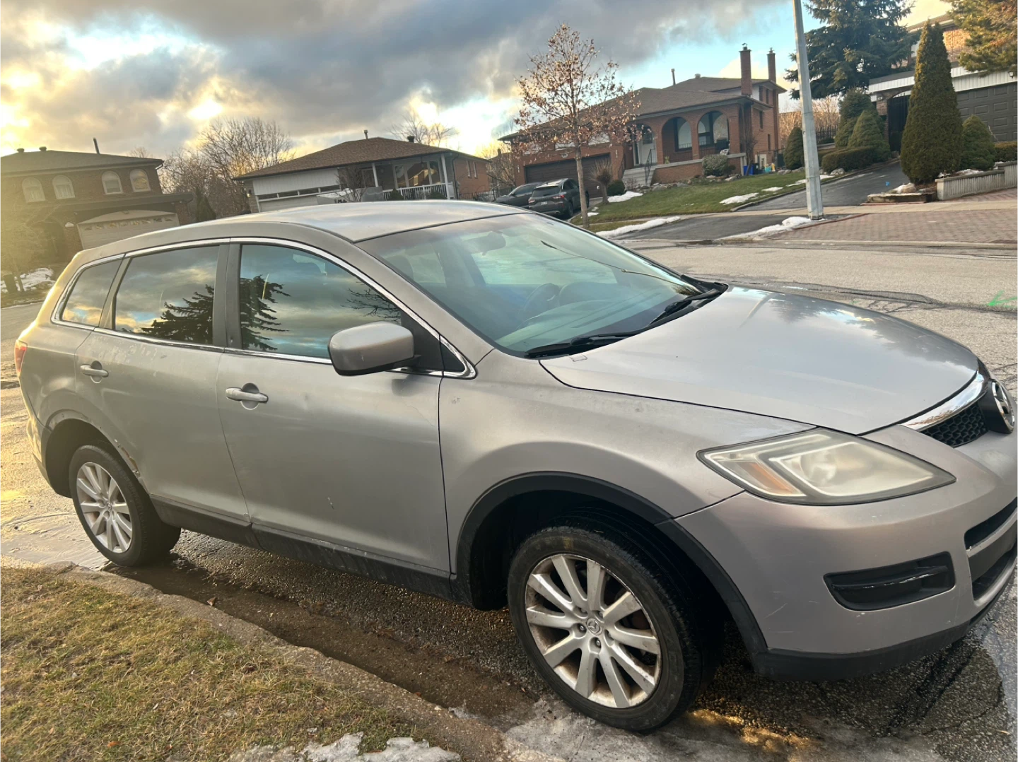 Mazda CX-9 Silver SUV - Seats & Exterior - photo 2