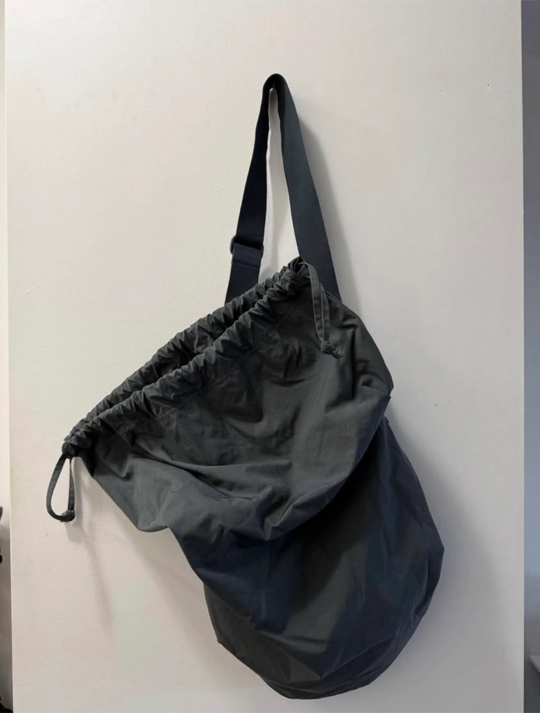 Uniqlo U Drawstring Shoulder Bag