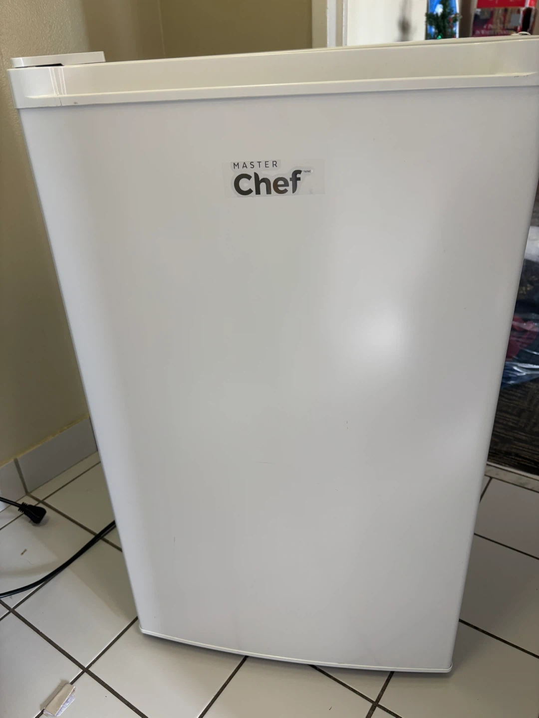 Master Chef Mini Fridge - White - photo 2