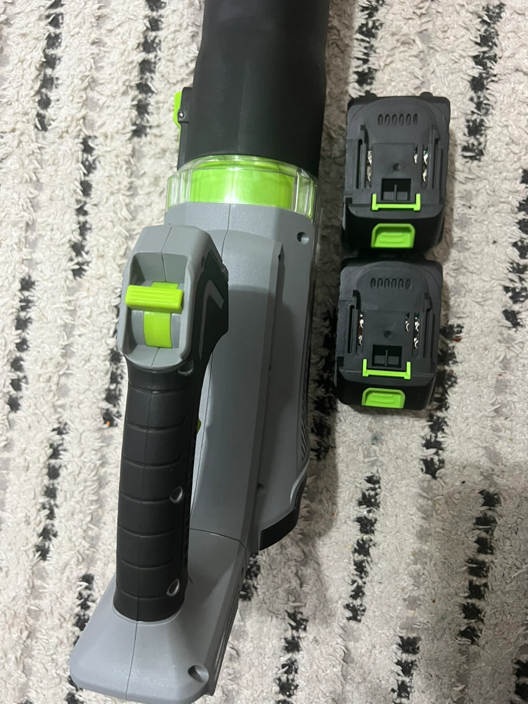 Leaf Blower w/ 2 Batteries - photo 2