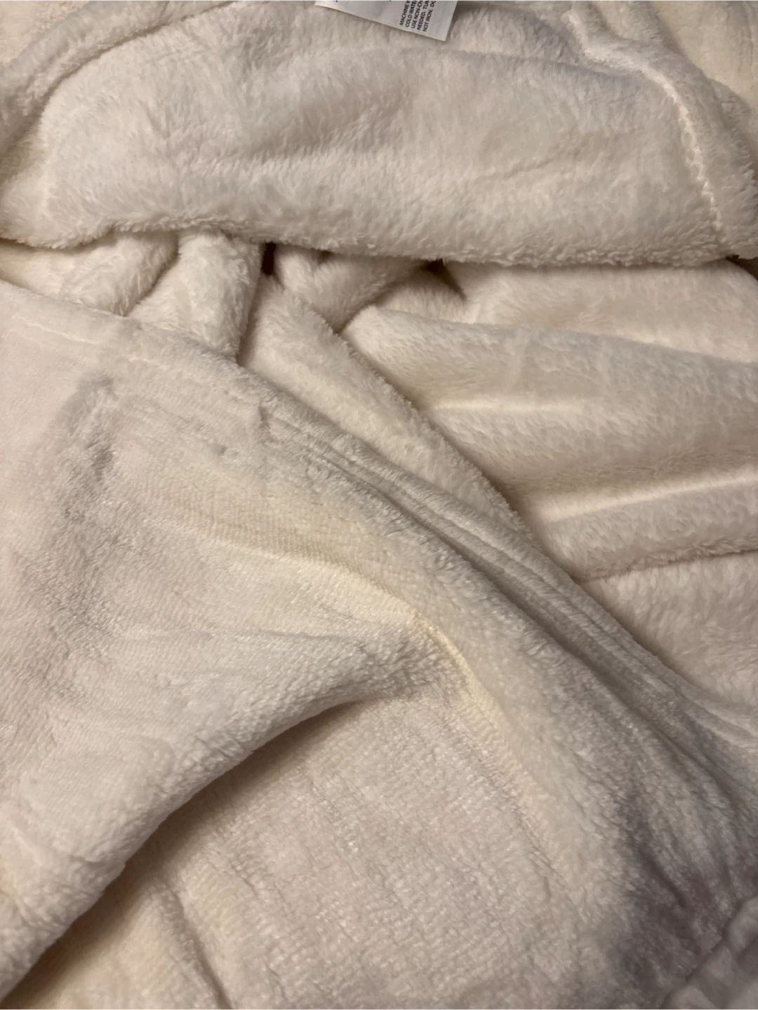 NWOT Kirkland Signature Plush Blanket - Queen Size