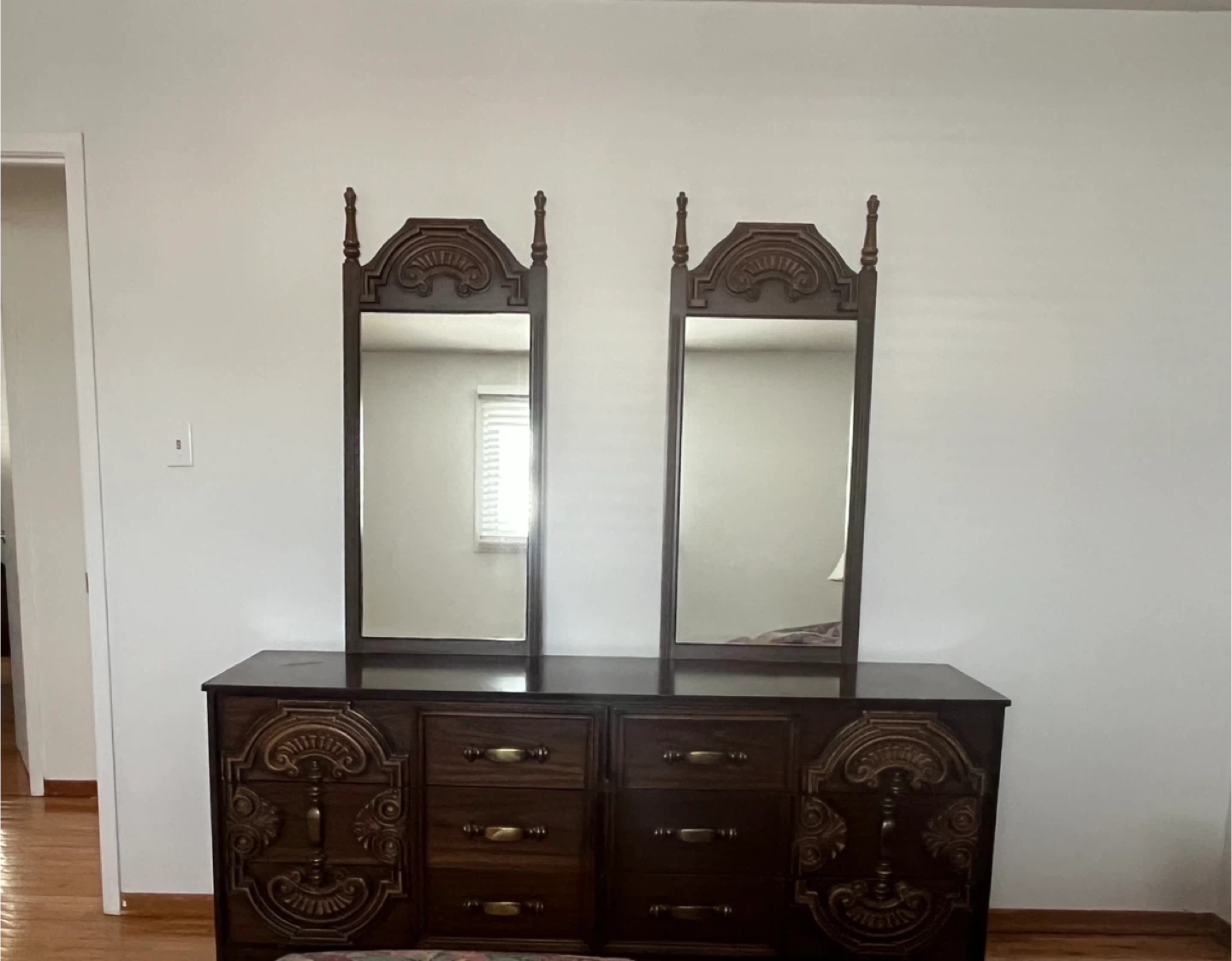 Vintage Dark Wood Bedroom Set - photo 2