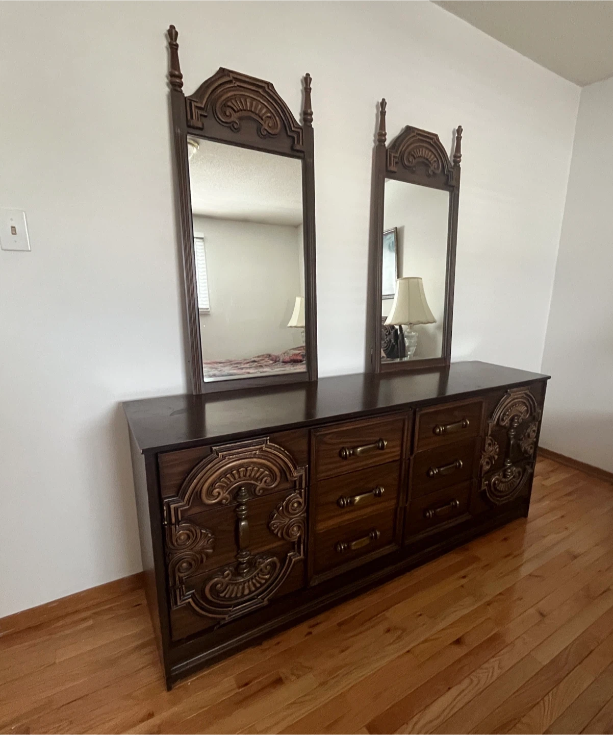 Vintage Dark Wood Bedroom Set - photo 3