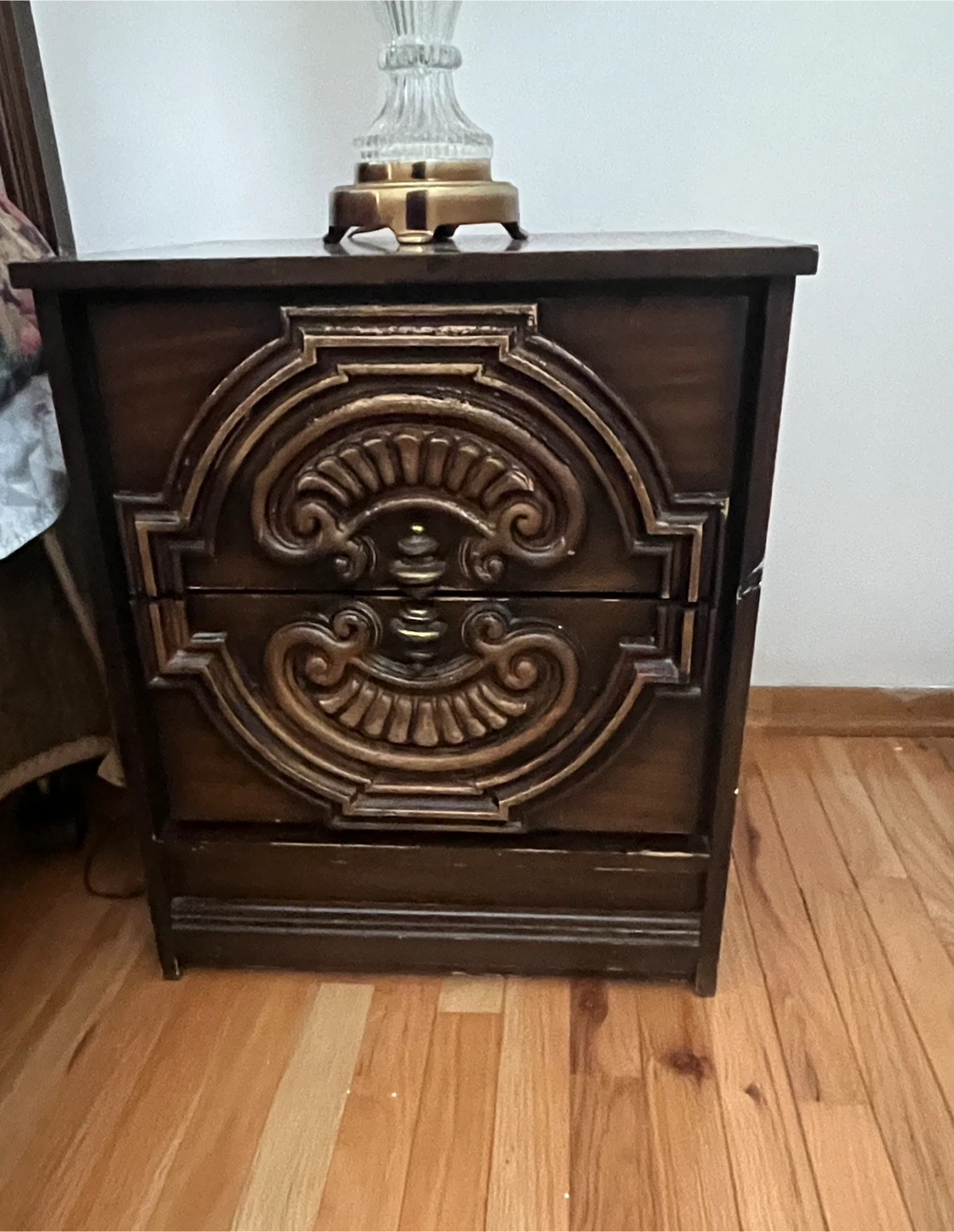 Vintage Dark Wood Bedroom Set - photo 5