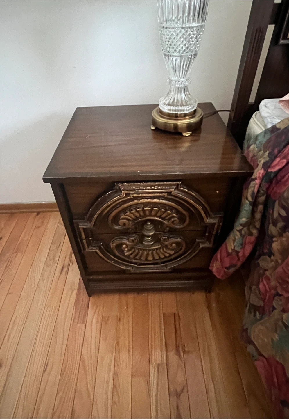 Vintage Dark Wood Bedroom Set - photo 4
