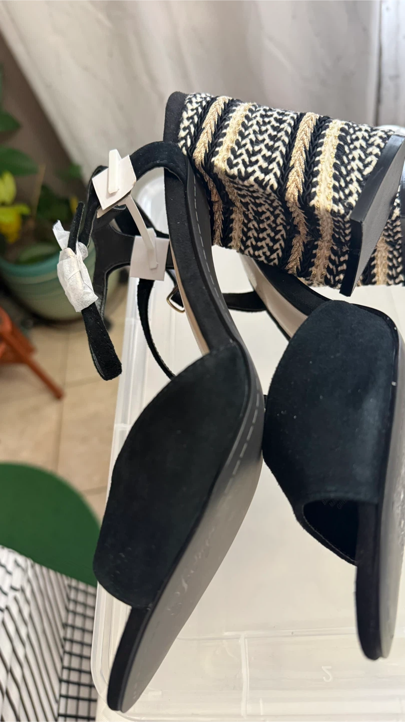Fergie Blocked heel sandals size US 9 - photo 2