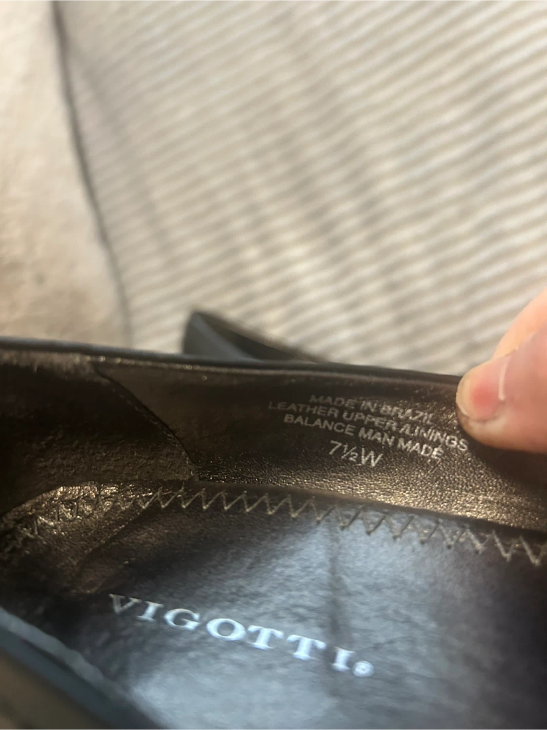 Vigotti Black Leather Heels - Size 7.5W - photo 3