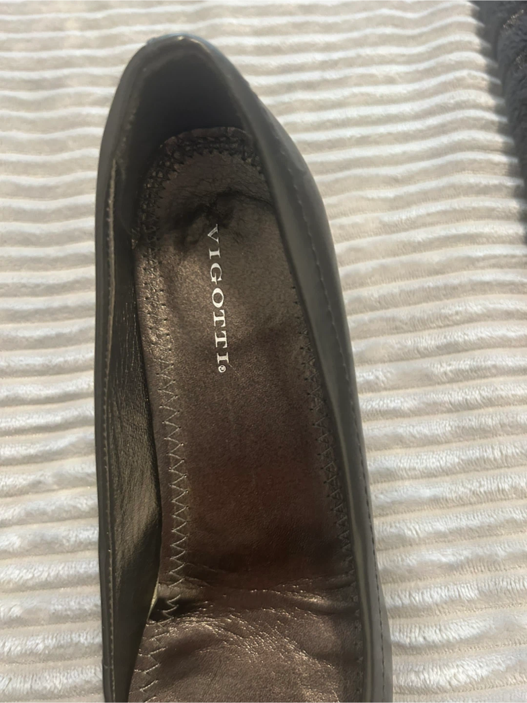 Vigotti Black Leather Heels - Size 7.5W - photo 5