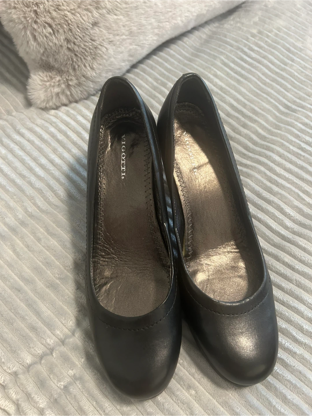 Vigotti Black Leather Heels - Size 7.5W