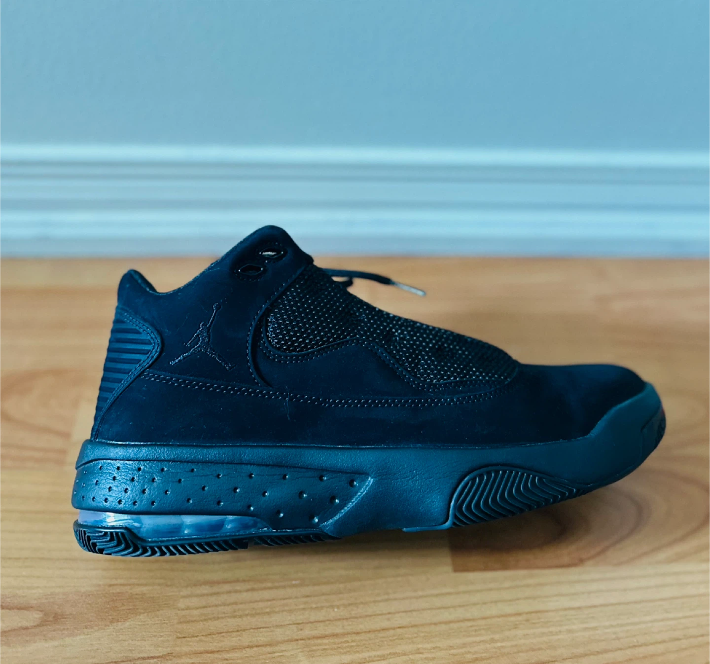 Air Jordan Max Aura 2 – Triple Black – Men’s US 9 - photo 2